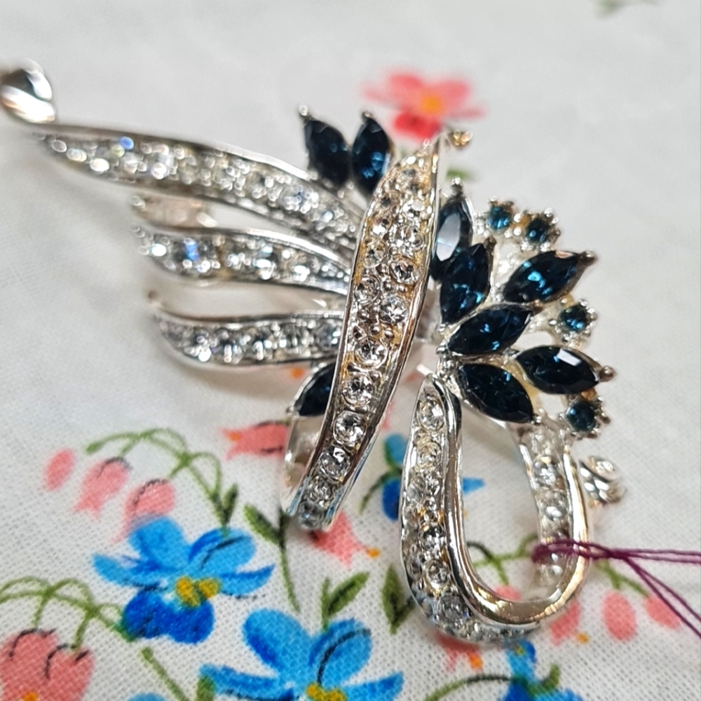 Vintage 50s Silver and Blue Rhinestone Brooch